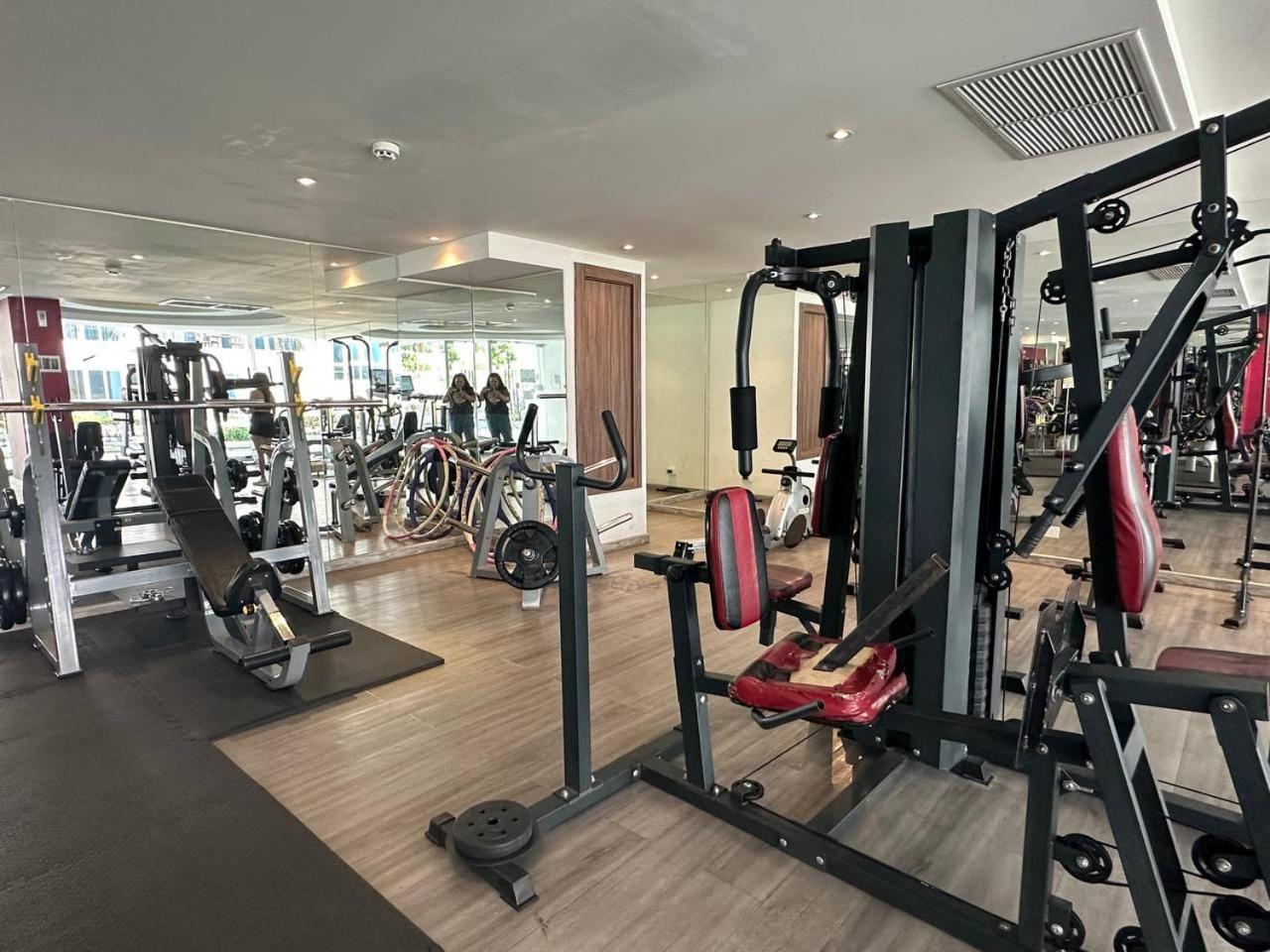 Grand Avenue Suites X Monthstayz Thailand Pattaya Eksteriør billede